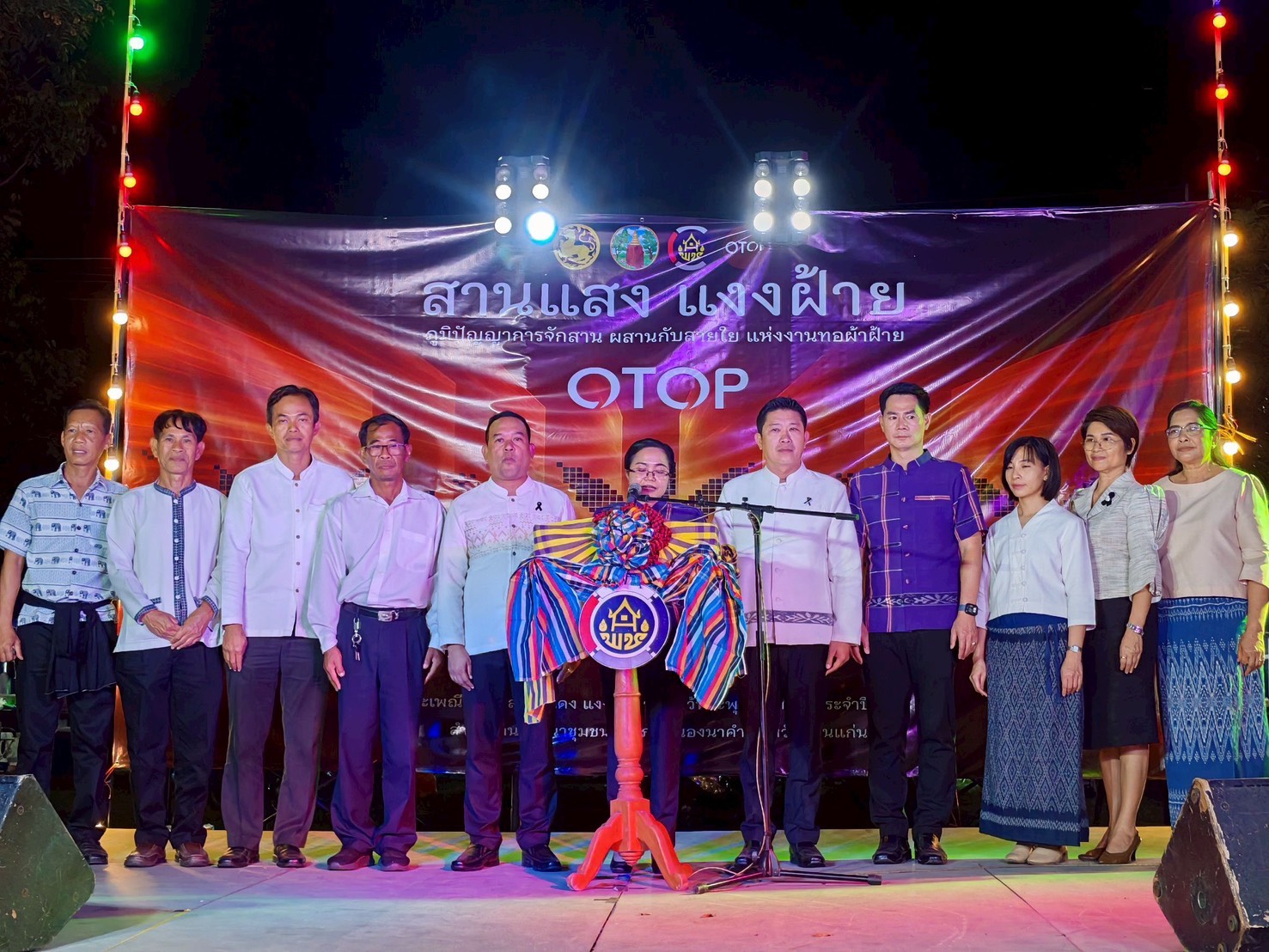 อ.หนองนาคำ : จัดงานประเพณี “งมปลาน้ำแดง แงงผ้าฝ้าย ไหว้พระพุทธนาคำ” ประจำปี 2568