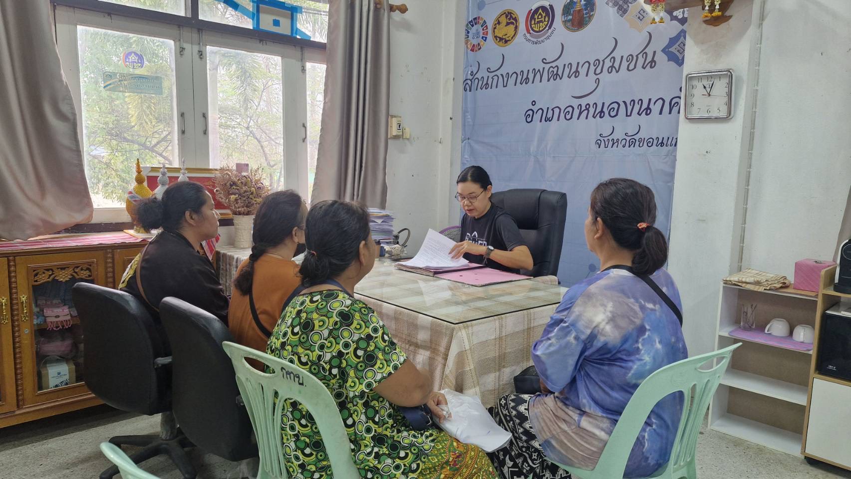 พช.หนองนาคำ : ปฐมนิเทศและทำสัญญาเงินทุนหมุนเวียน (เงินกู้) กองทุนพัฒนาบทบาทสตรี