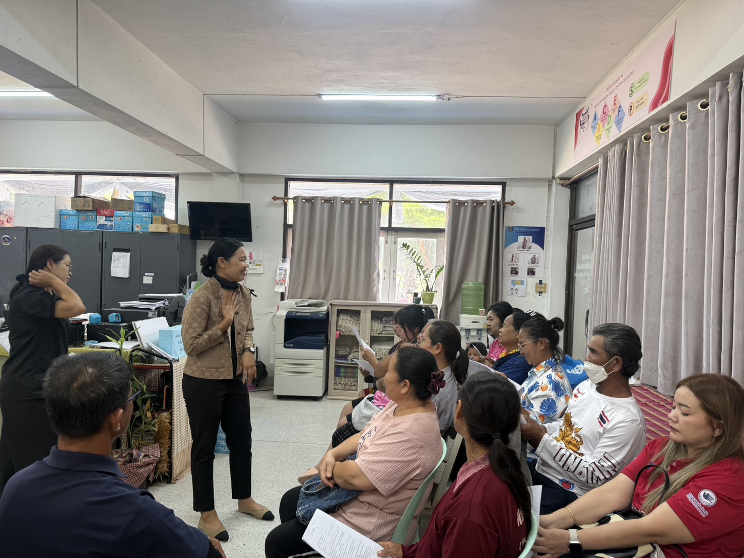 พช.หนองนาคำ : ประชุมสมาชิกกองทุนหมู่บ้าน บ้านขนวน ม.11 ต.ขนวน